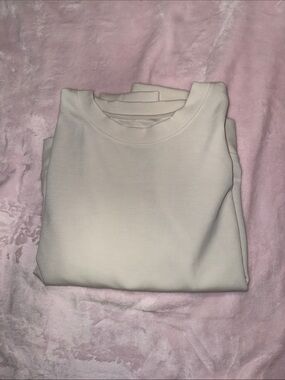 Women’s crème soft crewneck